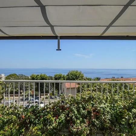 Awesome In W/ Wifi And 3 Bedrooms Hébergement de vacances *