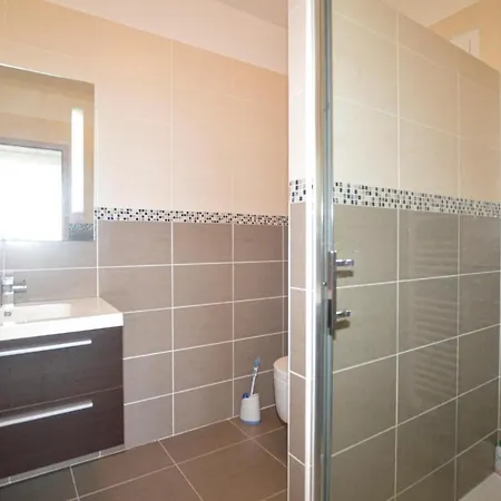 Awesome In W/ Wifi And 3 Bedrooms Hébergement de vacances