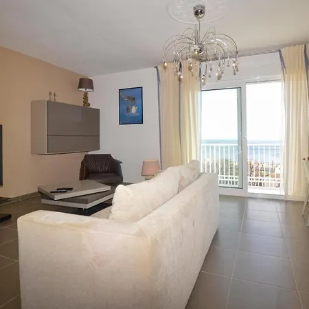Semesterbostad Awesome In W/ Wifi And 3 Bedrooms Pietranera